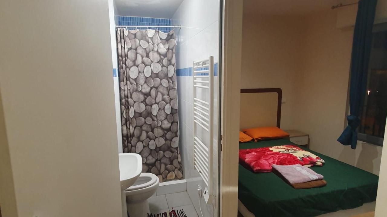 Hotel Le Privilege La Courneuve Extérieur photo