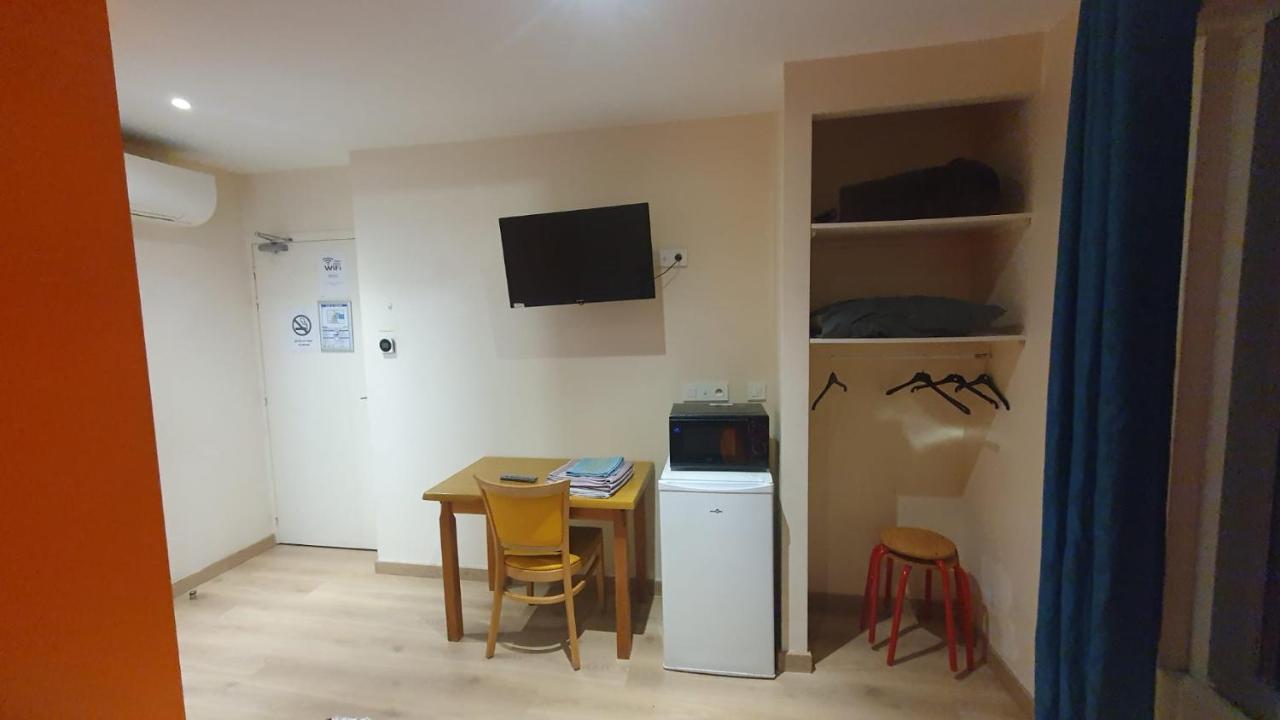 Hotel Le Privilege La Courneuve Extérieur photo