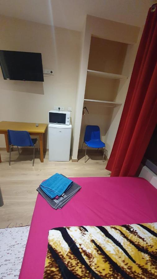 Hotel Le Privilege La Courneuve Extérieur photo