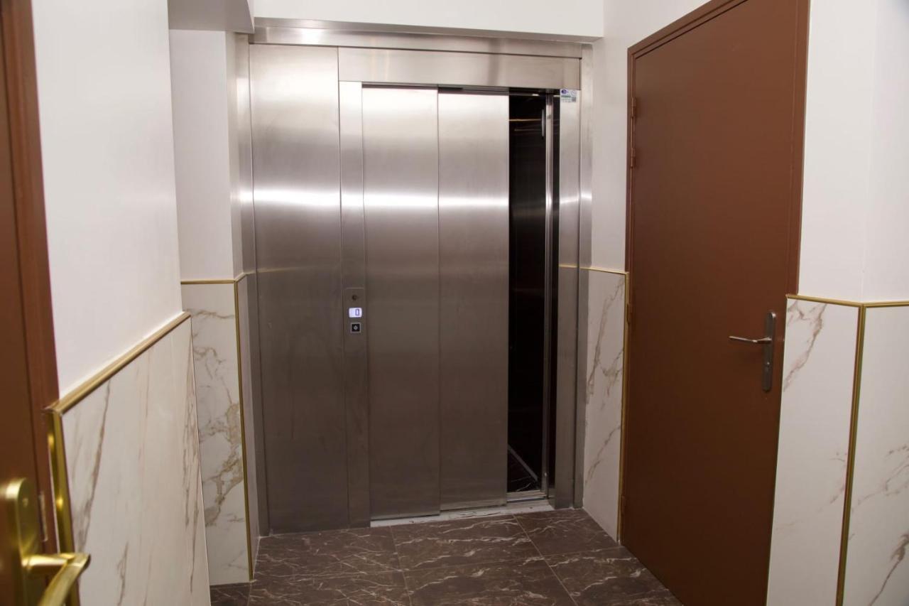 Hotel Le Privilege La Courneuve Extérieur photo