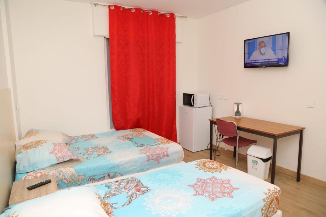 Hotel Le Privilege La Courneuve Extérieur photo