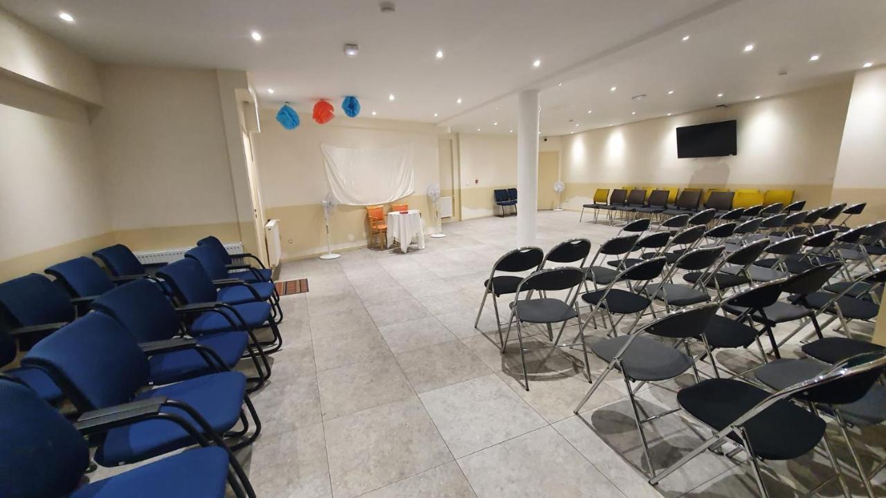 Hotel Le Privilege La Courneuve Extérieur photo