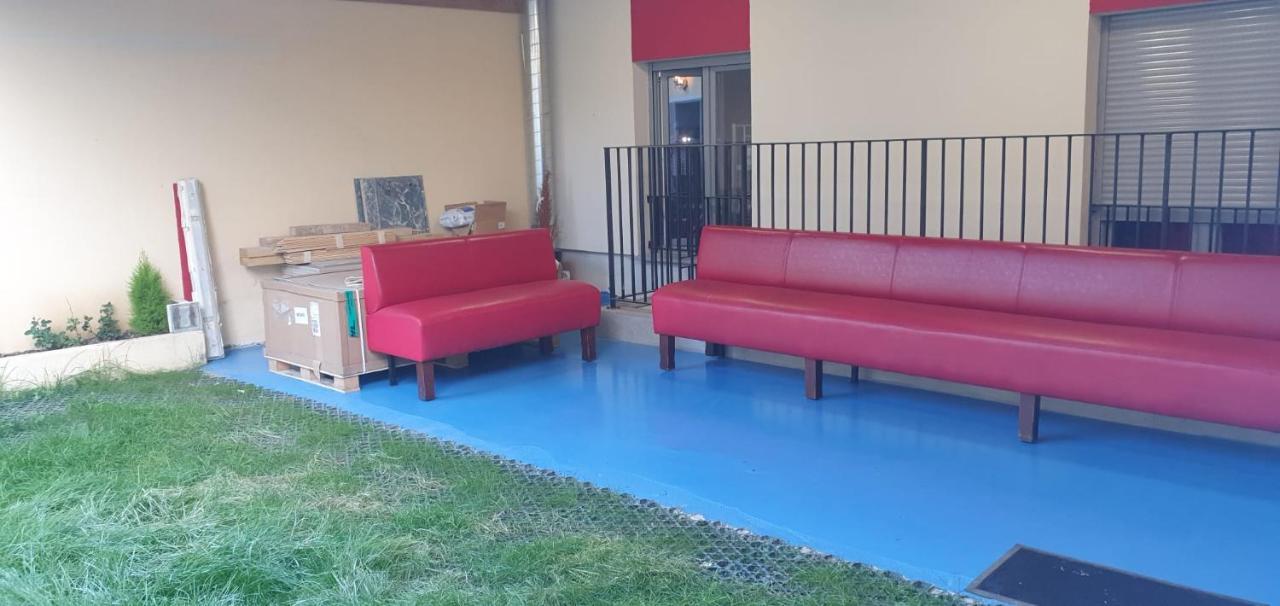 Hotel Le Privilege La Courneuve Extérieur photo