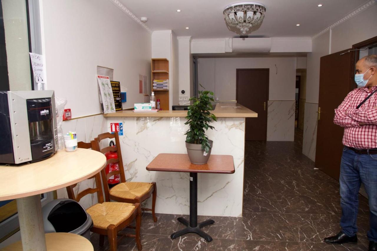 Hotel Le Privilege La Courneuve Extérieur photo