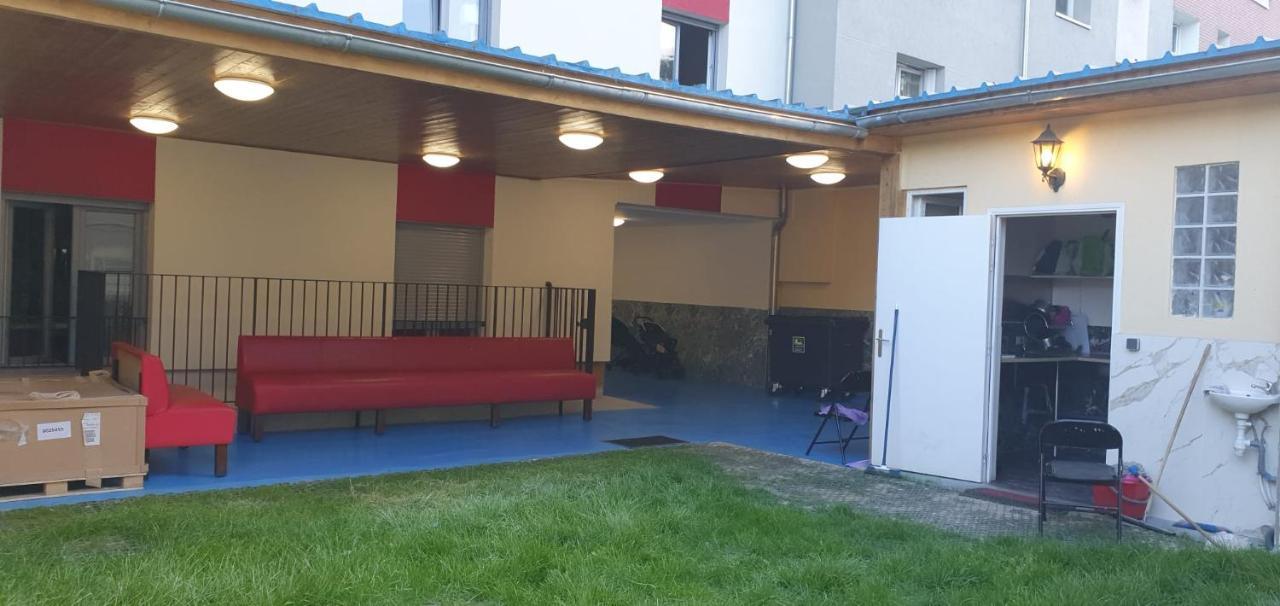 Hotel Le Privilege La Courneuve Extérieur photo