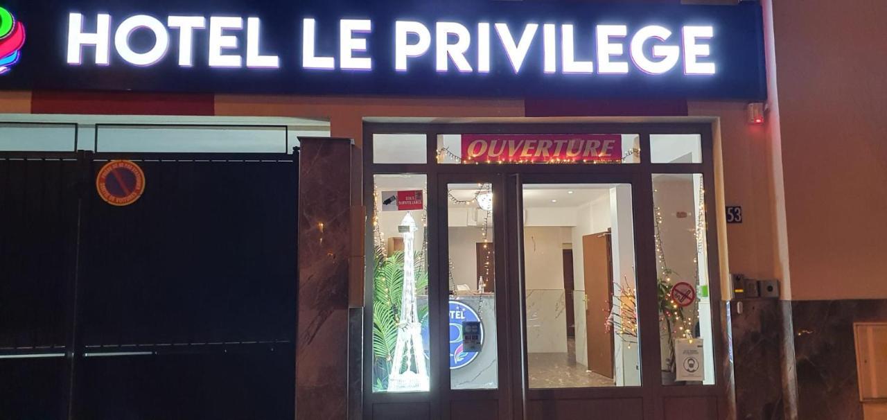 Hotel Le Privilege La Courneuve Extérieur photo